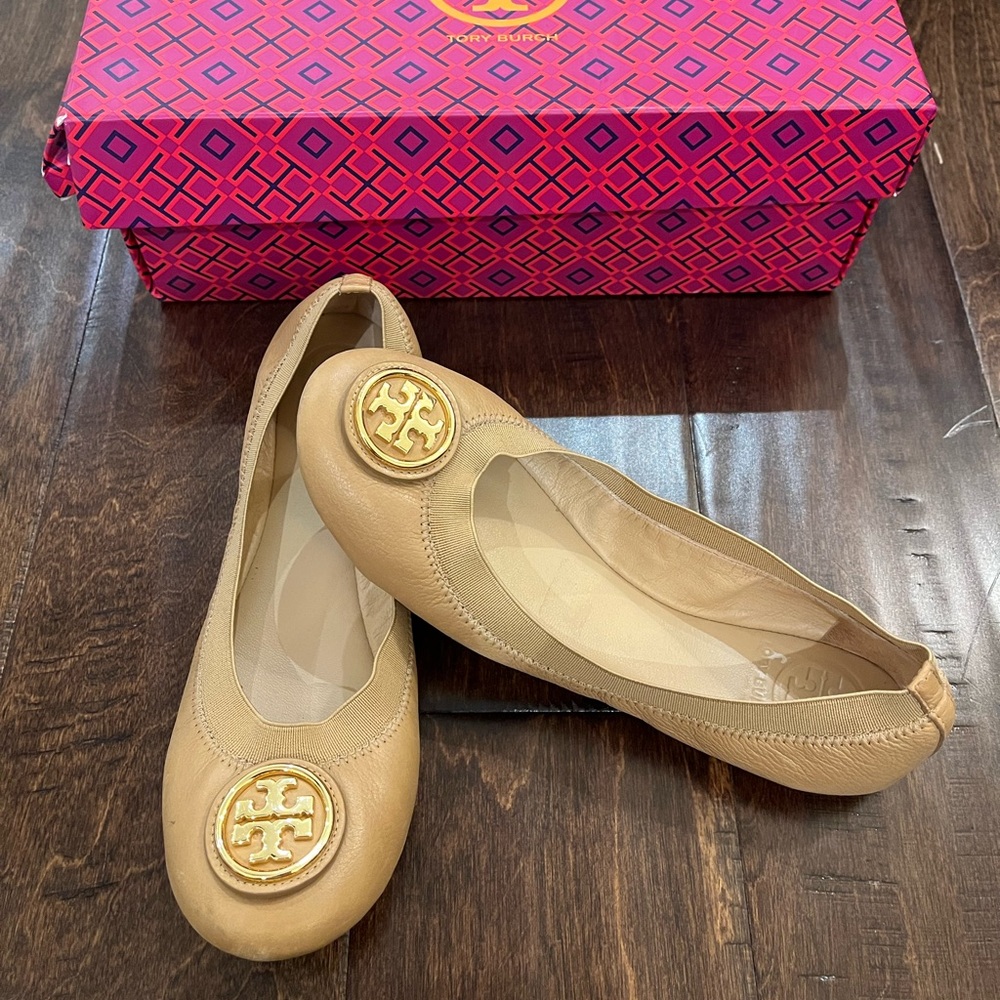 Tory Burch Caroline 2 Ballet Flats Napa Leather Elastic Sand size 6